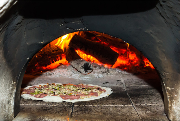 Pizza fireplace - Foto, imagen