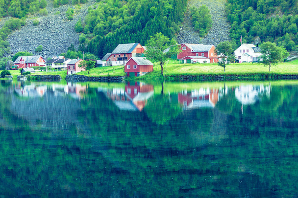Norwegian country houses in the mountains on lake shore - Foto, immagini