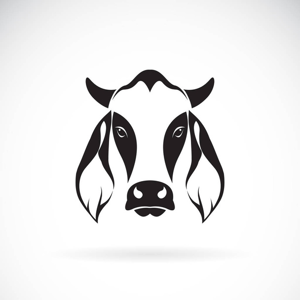 Vetor do projeto da cabeça de vaca no fundo branco. Logotipo da vaca - Vetor, Imagem