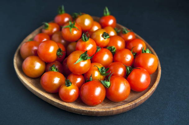 Red cherry tomatoes good for heart  - Foto, Imagen