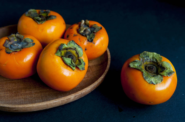 Спелые фрукты хурмы
 - Фото, изображение