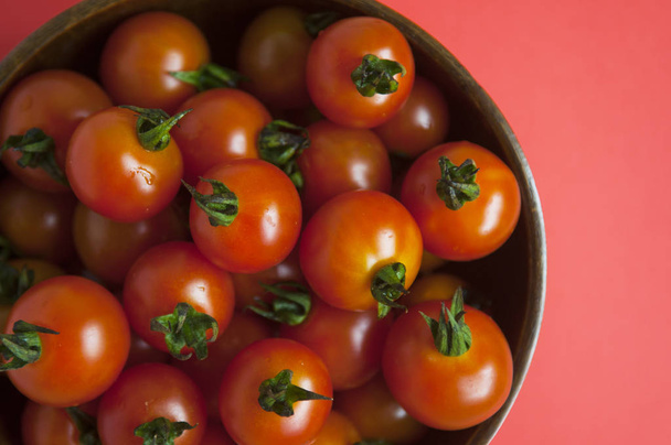 Czerwone pomidory cherry, dobre dla serca  - Zdjęcie, obraz