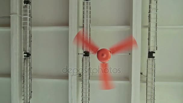 Oranžový stropní ventilátor - Záběry, video