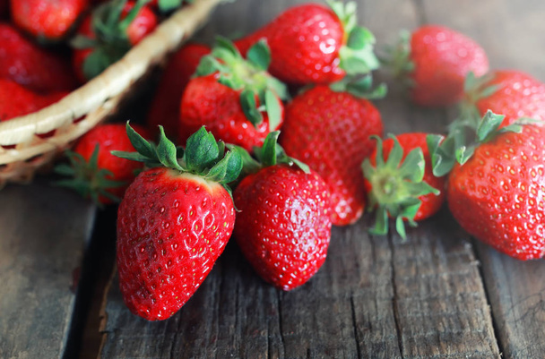 fresh strawberries on a wooden background - Foto, Imagem