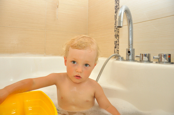Happy child bathes in a bathroom - Foto, Imagem