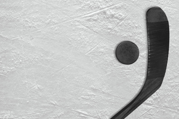 Washer and black hockey stick on ice - Zdjęcie, obraz