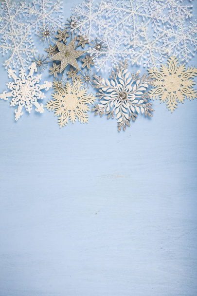Silver decorative snowflakes on a blue wooden background. Christ - Foto, Bild