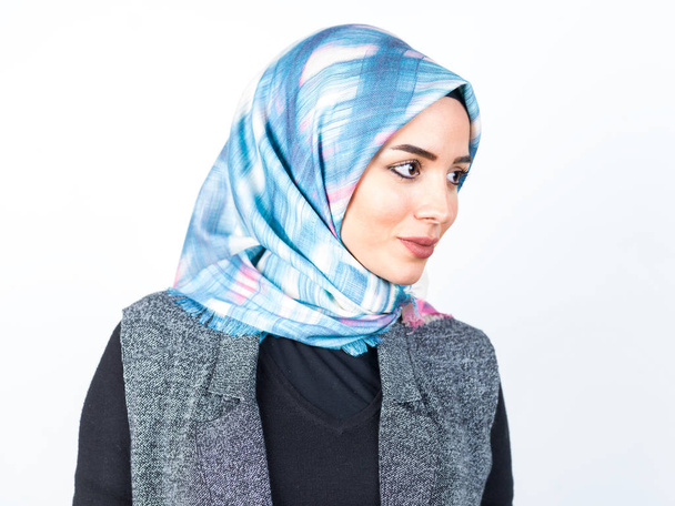 piękna młoda moda kobiety Muzułmańskie biznesu - Zdjęcie, obraz