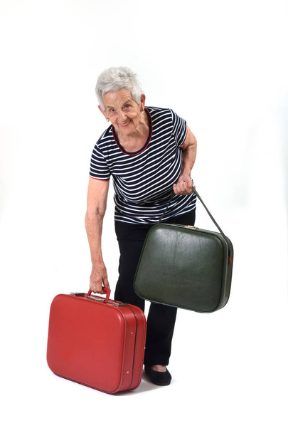 Öreg hölgy megy nyaralni - Fotó, kép