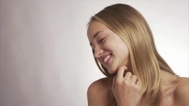 girl posing and flirting with camera - Video, Çekim