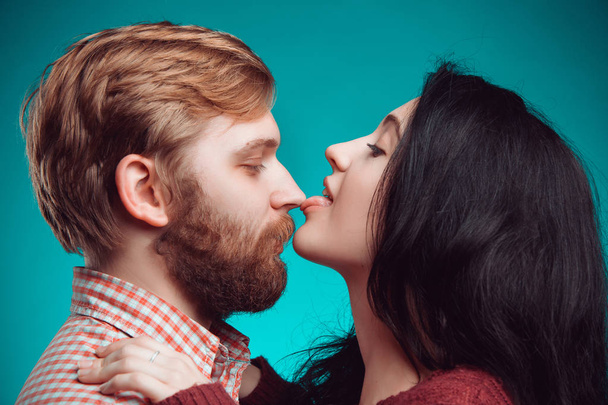 Young man and woman kissing - Фото, изображение