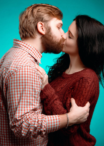 Young man and woman kissing - Фото, изображение