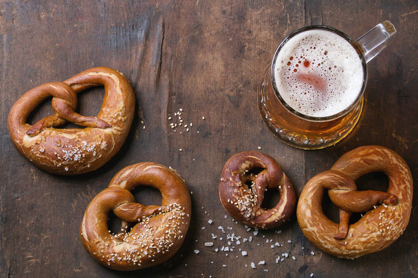Lager beer with pretzels - Foto, Imagem