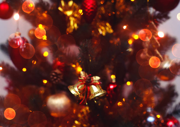 Noel ağacı arka plan ile bulanık, kıvılcım, parlayan. Happy New Year ve Xmas Tema - Fotoğraf, Görsel