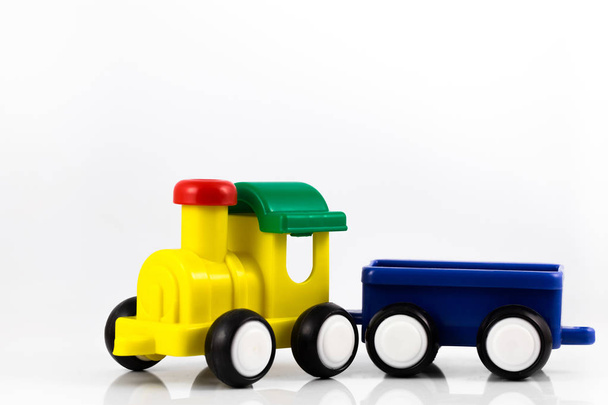 おもちゃの機関車列車 - 写真・画像