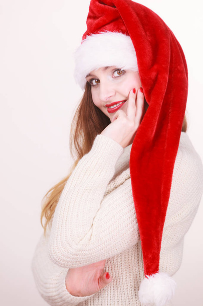 Woman wearing santa claus hat - Fotoğraf, Görsel