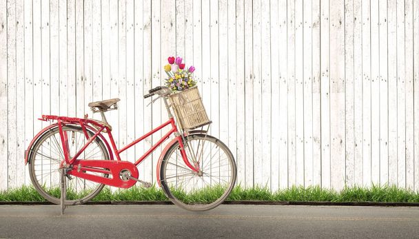 Bicycle vintage met boeket bloem  - Foto, afbeelding