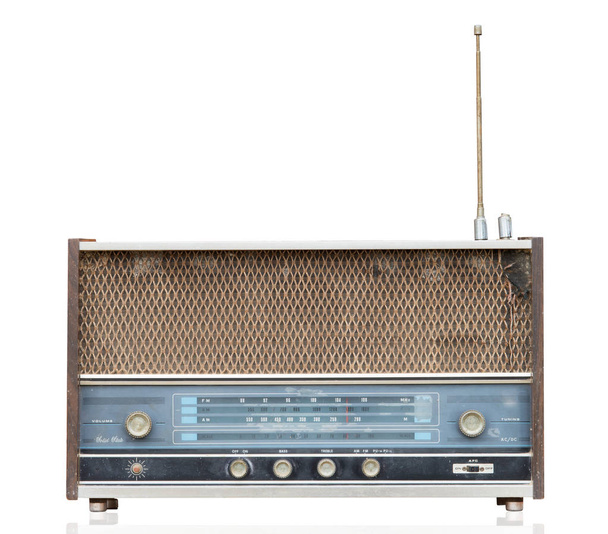 Εκλεκτής ποιότητας ραδιόφωνο σε άσπρο φόντο - Φωτογραφία, εικόνα