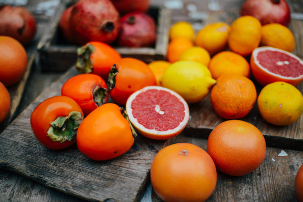 新鮮な果物。混合されたフルーツの背景。健康食・ ダイエット.  - 写真・画像