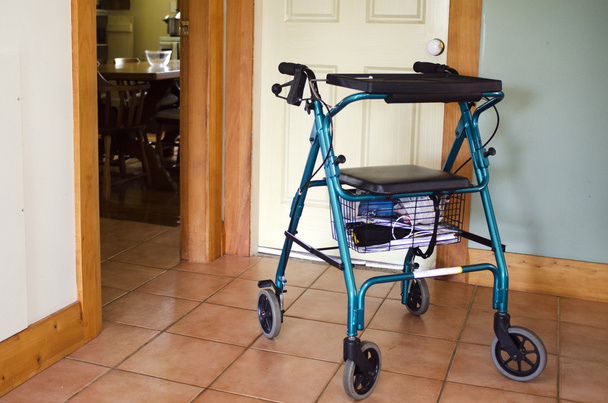 Walker (mobiliteit) - Foto, afbeelding