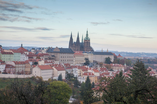 αστικό τοπίο στην Πράγα το φθινόπωρο - Φωτογραφία, εικόνα