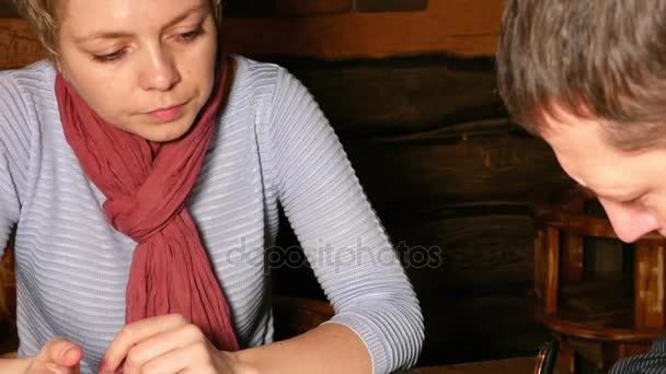 Man and woman partners signing contract in cafe - Πλάνα, βίντεο