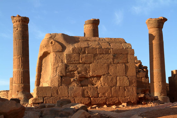 Храм Нага в Сахаре Судана
 - Фото, изображение