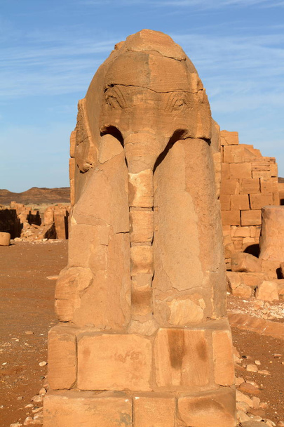 El Templo de Naga en el Sahara de Sudán
 - Foto, Imagen