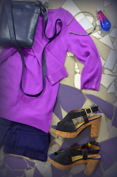 Женская одежда, аксессуары и сандалии
 - Фото, изображение