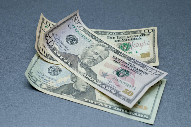 Банкноты разных номиналов в долларах США
 - Фото, изображение