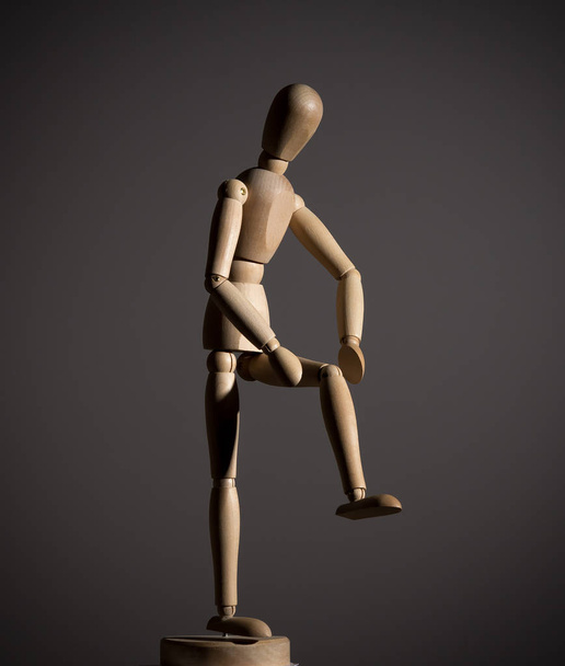 The wooden figure of a man - Foto, Imagem