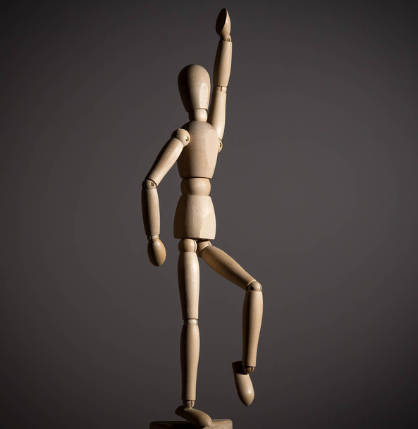 The wooden figure of a man - Foto, Imagen