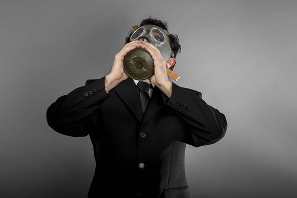 Businessman with gas mask - Φωτογραφία, εικόνα