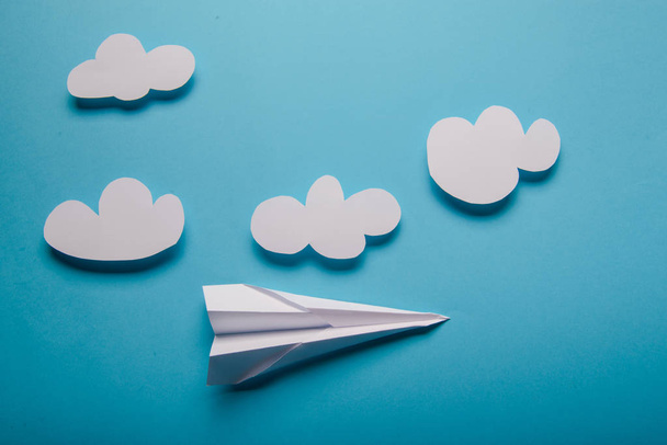 Paper plane, blue background - Foto, Imagem