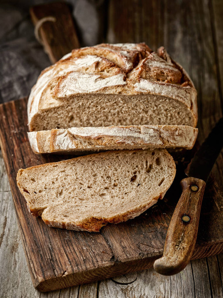 свіжоспечений нарізаний хліб
 - Фото, зображення