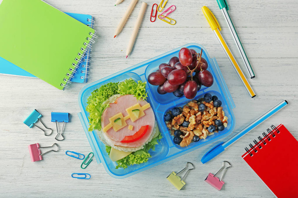 Tasty sandwich and fruits in lunchbox - Foto, Imagem