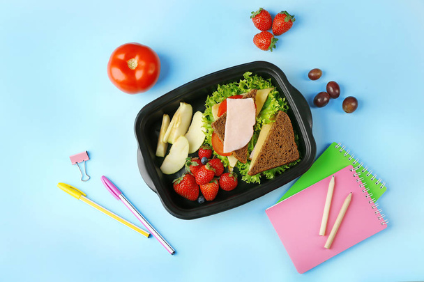Lunchbox with tasty dinner - Foto, Bild