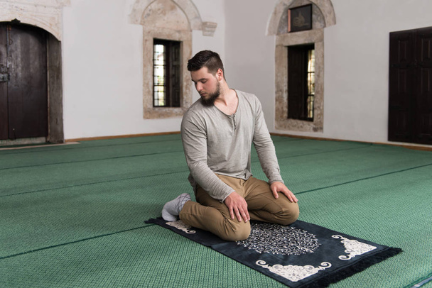 Young Muslim Guy Praying - Фото, изображение