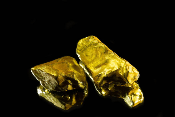 Gold nuggets on black background with reflection - Photo, image