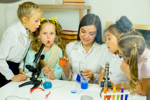 kids making science experiments - Fotografie, Obrázek