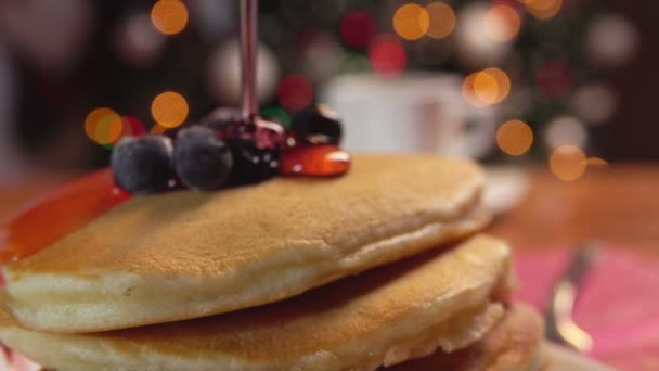 Pour Strawberry Syrup pancakes with blueberries - Materiał filmowy, wideo