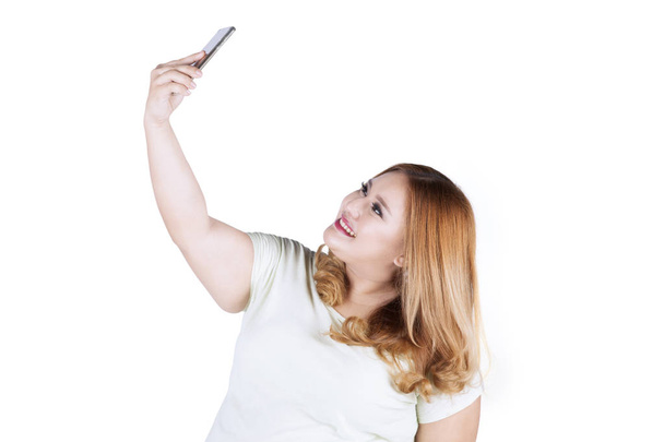 Blonde hair woman taking selfie photo - Foto, imagen