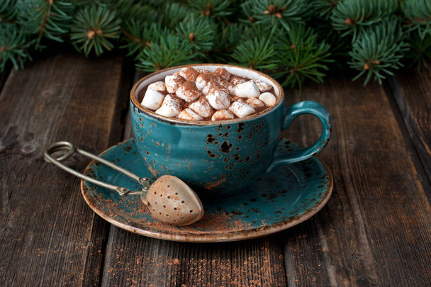 Homemade dark hot chocolate with marshmallows  - 写真・画像