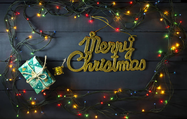 Ragyogó karácsonyfa girland bemutatja és játékok - Fotó, kép