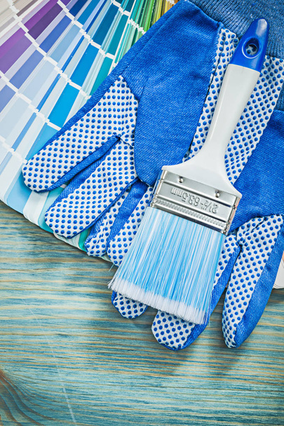 guantes de seguridad con muestreador de color y cepillo
 - Foto, Imagen