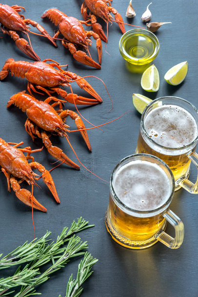 Boiled crayfish with two mugs of beer - Foto, Imagem