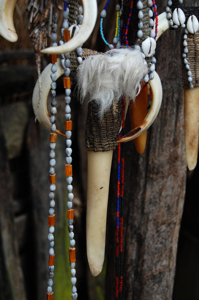 Souvenir nazionali tradizionali della tribù Dany, Wamena, Papua Nuova
  - Foto, immagini