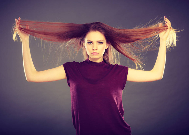 Attractive brunette woman with windblown hair - Foto, afbeelding