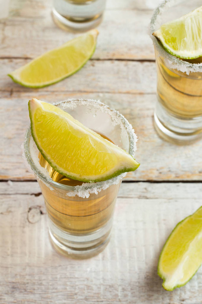 Tequila egy pohárba, lime - Fotó, kép