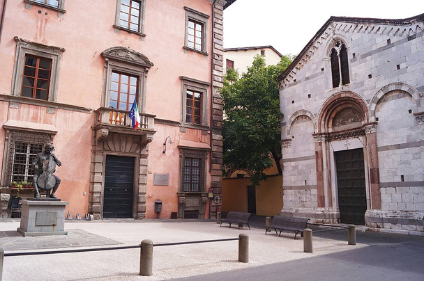 Volební právo náměstí, Lucca, Toskánsko, Itálie - Fotografie, Obrázek